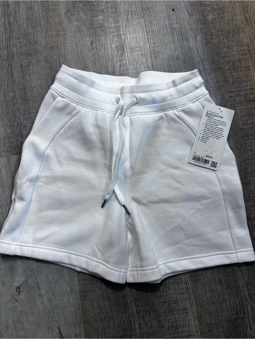 NWT Lululemon Women’s Scuba High-rise Short 5” Inseam White Size 4